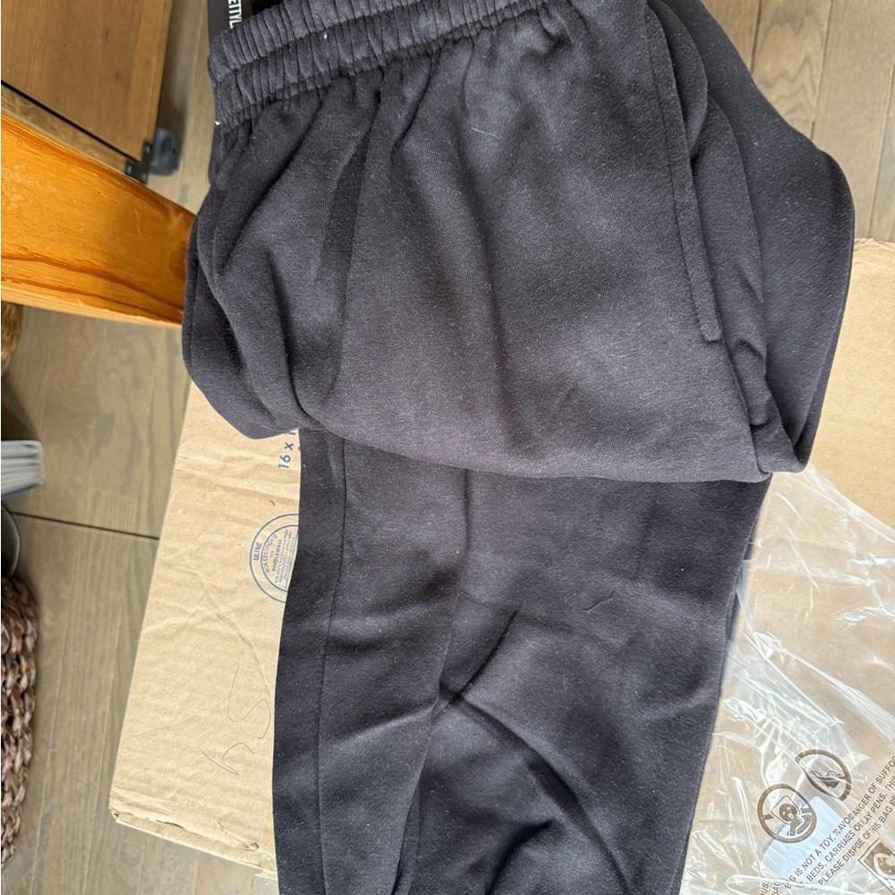 PrettyLittleThing Black joggers with Elastic Waistband